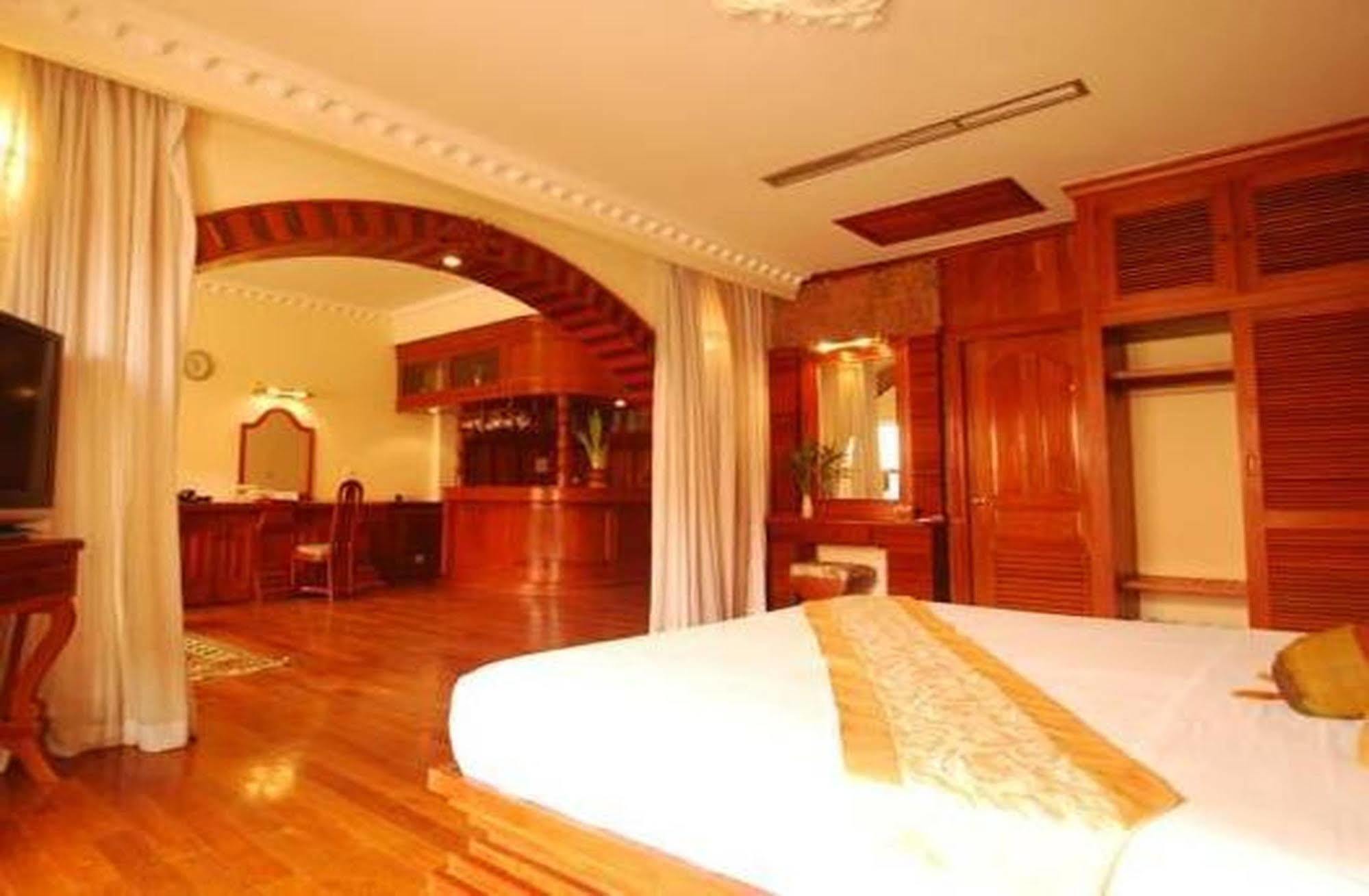 Goldiana Angkor Hotel Siem Reap Buitenkant foto